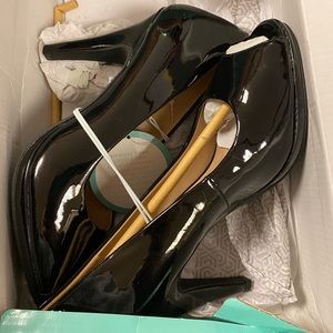 Andrew Geller Brand High Heels. Size 8. New in box.